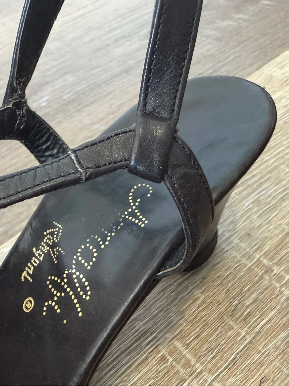 Amalfi by Rangoni Delia Black Leather Low Heel Slingback Sandals Size 7.5